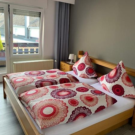 Vina Am Ring Bed & Breakfast Mannebach  Bagian luar foto