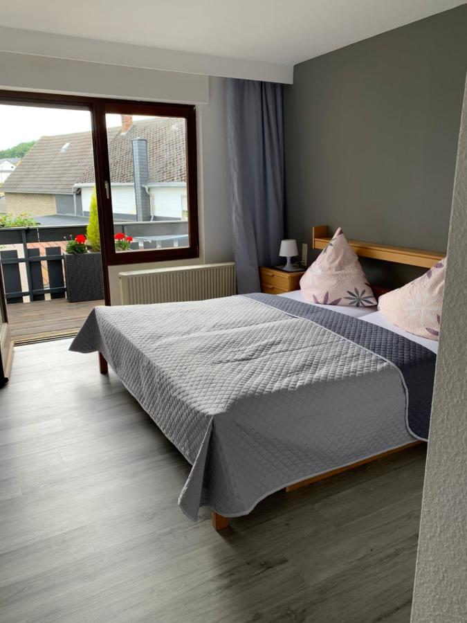 Vina Am Ring Bed & Breakfast Mannebach  Bagian luar foto