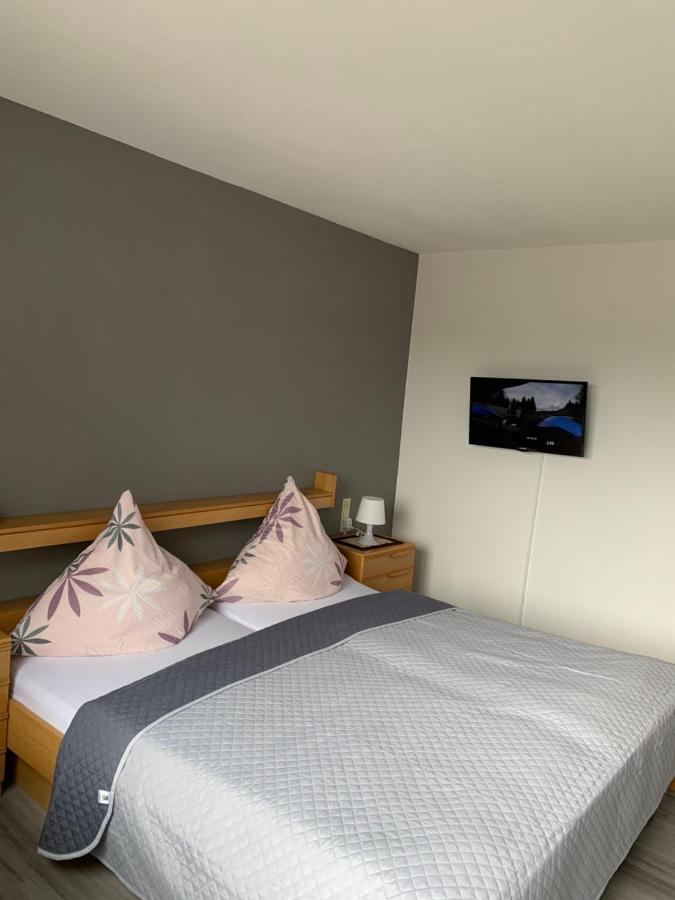 Vina Am Ring Bed & Breakfast Mannebach  Bagian luar foto