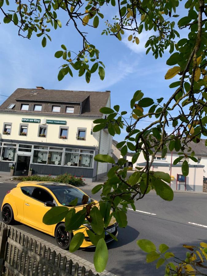Vina Am Ring Bed & Breakfast Mannebach  Bagian luar foto