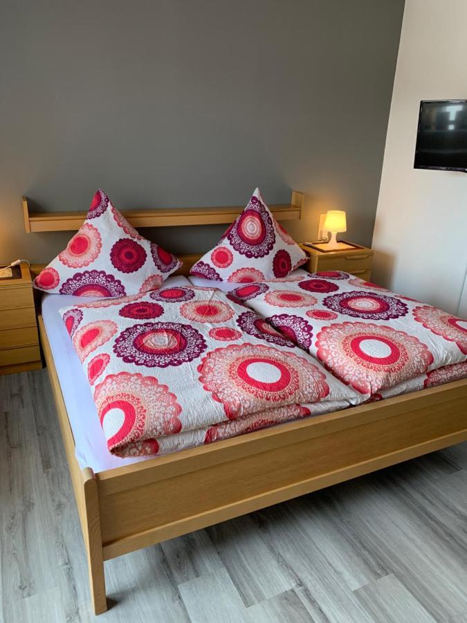 Vina Am Ring Bed & Breakfast Mannebach  Bagian luar foto