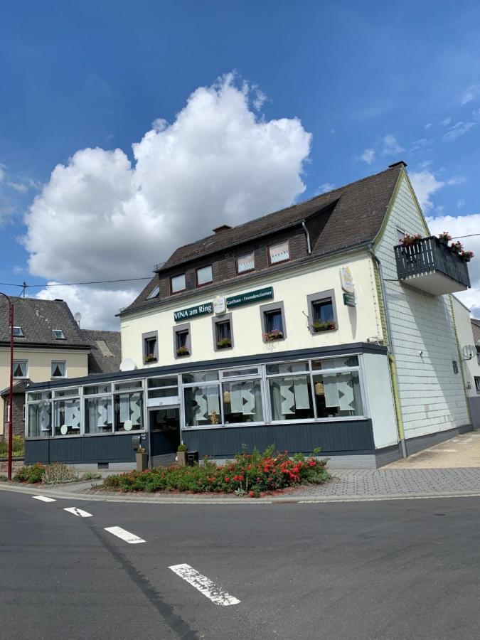 Vina Am Ring Bed & Breakfast Mannebach  Bagian luar foto