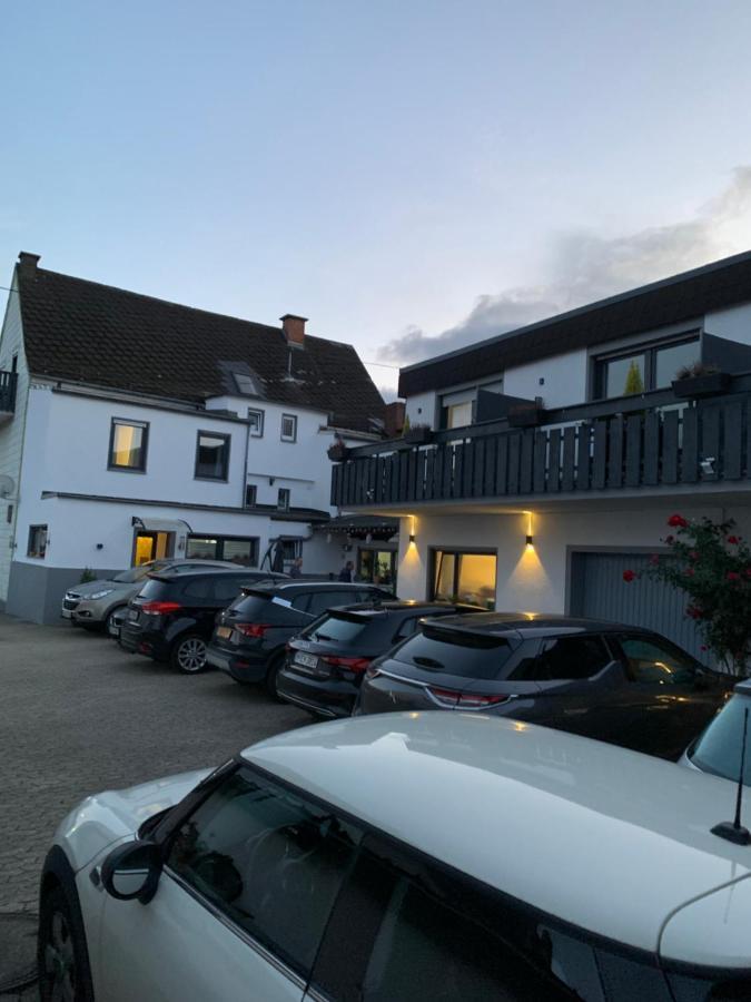 Vina Am Ring Bed & Breakfast Mannebach  Bagian luar foto
