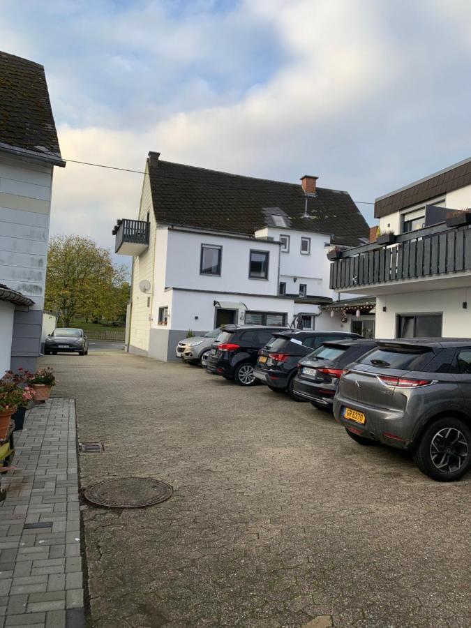 Vina Am Ring Bed & Breakfast Mannebach  Bagian luar foto