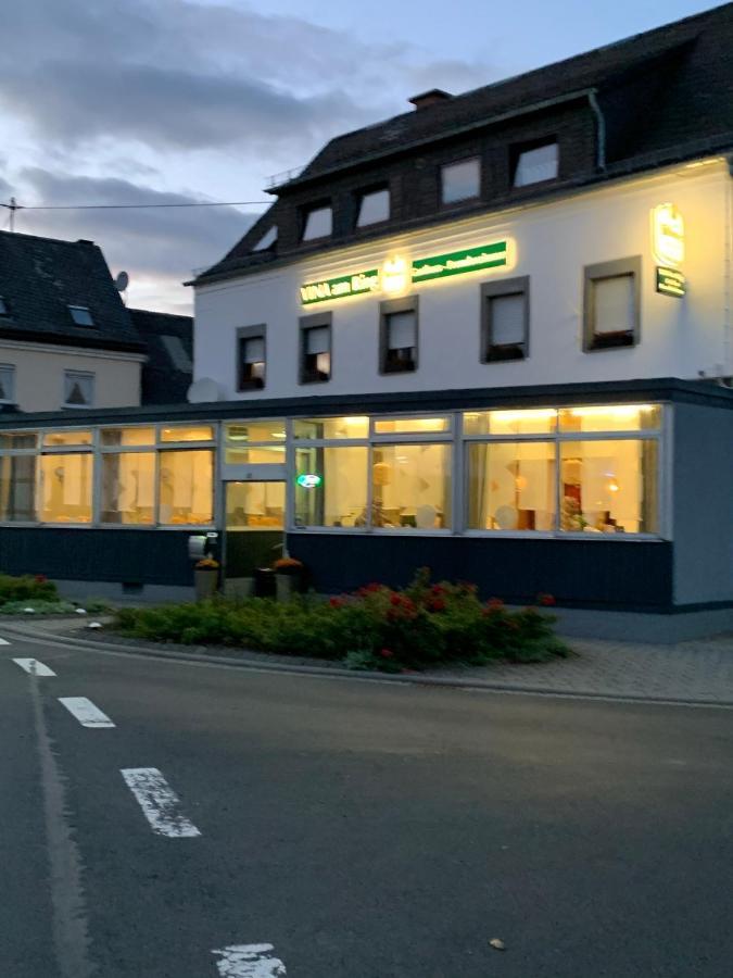Vina Am Ring Bed & Breakfast Mannebach  Bagian luar foto