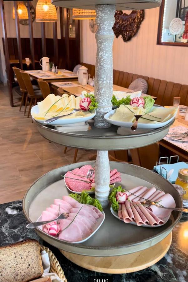 Vina Am Ring Bed & Breakfast Mannebach  Bagian luar foto