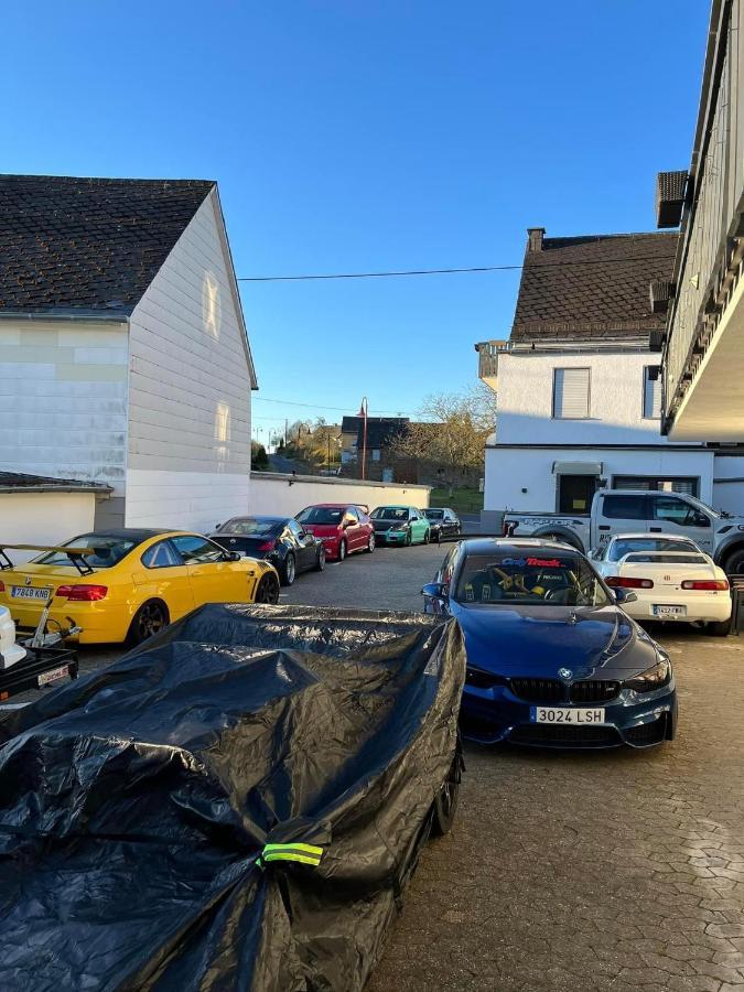 Vina Am Ring Bed & Breakfast Mannebach  Bagian luar foto