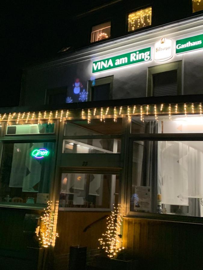 Vina Am Ring Bed & Breakfast Mannebach  Bagian luar foto