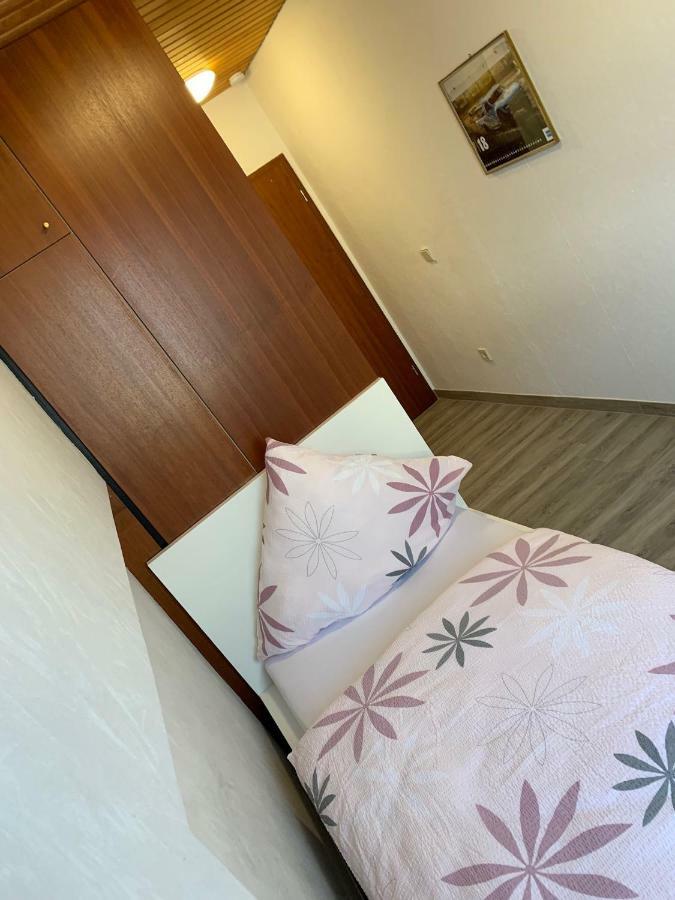 Vina Am Ring Bed & Breakfast Mannebach  Bagian luar foto