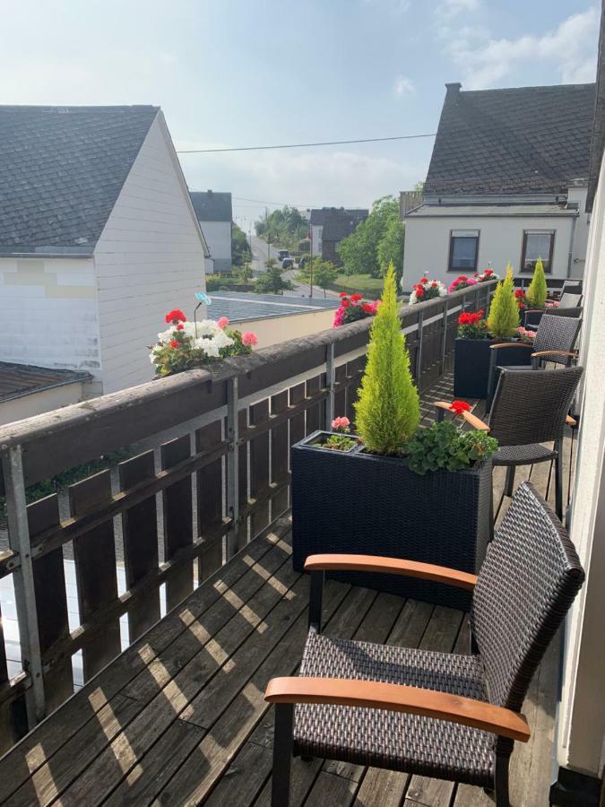 Vina Am Ring Bed & Breakfast Mannebach  Bagian luar foto
