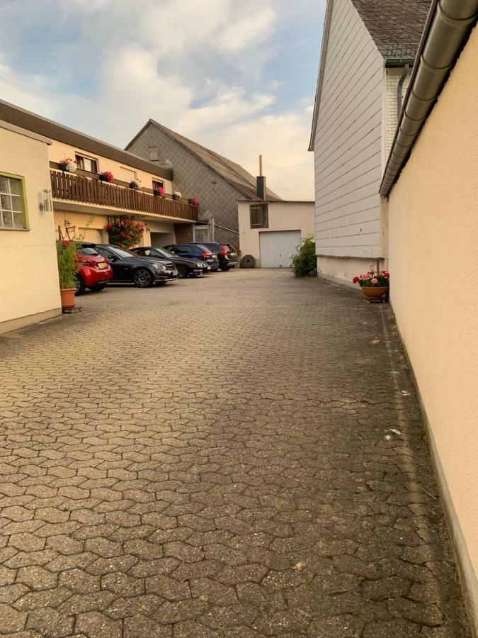 Vina Am Ring Bed & Breakfast Mannebach  Bagian luar foto