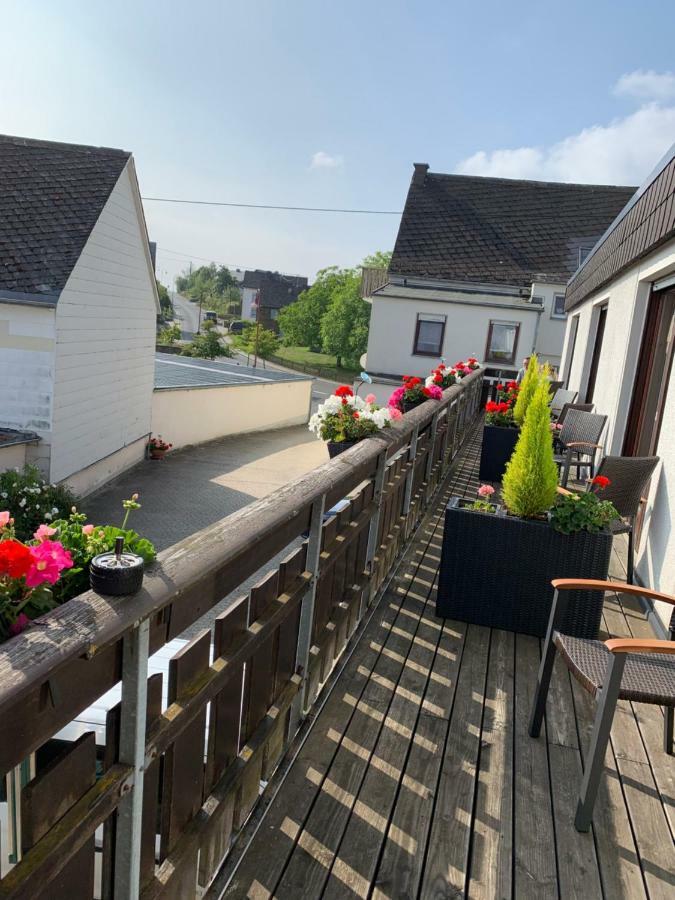 Vina Am Ring Bed & Breakfast Mannebach  Bagian luar foto