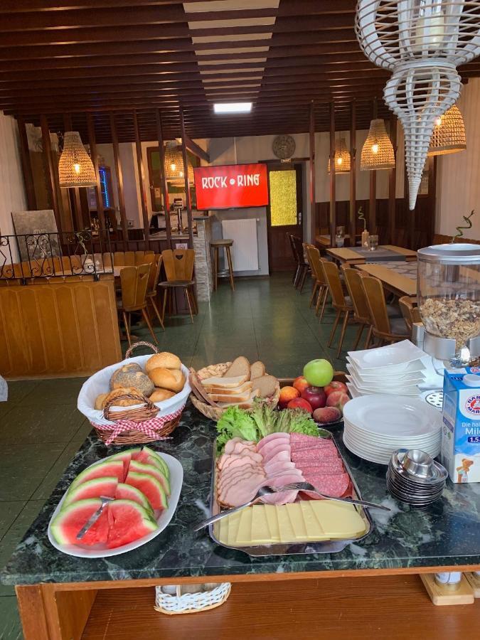 Vina Am Ring Bed & Breakfast Mannebach  Bagian luar foto