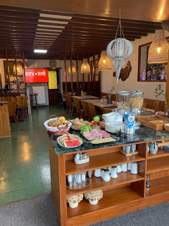 Vina Am Ring Bed & Breakfast Mannebach  Bagian luar foto